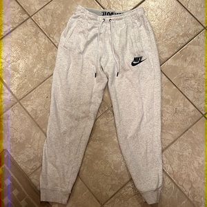 Women’s Nike Sweatpants/Joggers Medium